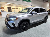 Used 2022 Volkswagen Taos SE image 2