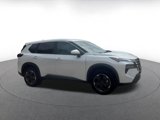 Used 2024 Nissan Rogue SV image 2