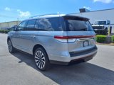 Used 2022 Lincoln Navigator Reserve image 3