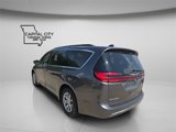 Used 2022 Chrysler Pacifica Touring-L image 5
