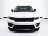 Used 2023 Jeep Grand Cherokee Laredo image 2