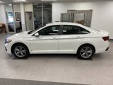 Used 2023 Volkswagen Jetta SE image 2