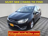 Used 2020 Chrysler Pacifica Limited image 1