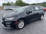 Used 2023 Chrysler Pacifica Touring-L image 2