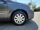 Used 2015 Chrysler Town & Country Touring w/ Driver Convenience Group image 3