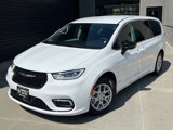 Used 2024 Chrysler Pacifica Touring-L image 2