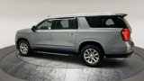 Used 2023 Chevrolet Suburban Premier image 4