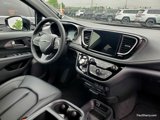 New 2025 Chrysler Pacifica Select image 3