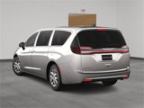 New 2025 Chrysler Pacifica Select image 4