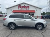 Used 2020 Mitsubishi Outlander SE image 2