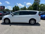 Used 2023 Chrysler Pacifica Touring-L image 6