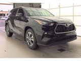 Used 2024 Toyota Highlander XLE image 3