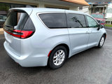 Used 2023 Chrysler Pacifica Touring-L image 5