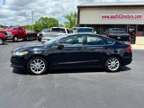 Used 2017 Ford Fusion SE w/ Fusion SE Technology Package image 2