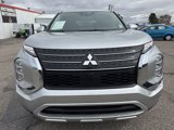 Used 2024 Mitsubishi Outlander SE image 2