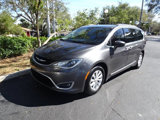 Used 2017 Chrysler Pacifica Touring-L image 2