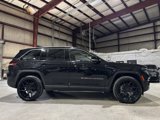 Used 2023 Jeep Grand Cherokee Limited w/ Luxury Tech Group II image 4