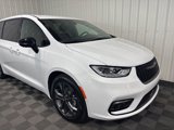 New 2026 Chrysler Pacifica Select image 2