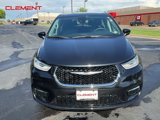 Used 2023 Chrysler Pacifica Touring-L image 4