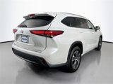 Used 2022 Toyota Highlander XLE image 6