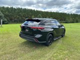 Used 2021 Toyota Highlander XLE image 4