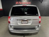 Used 2016 Chrysler Town & Country Touring image 4