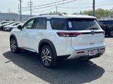 New 2025 Nissan Pathfinder Platinum image 4