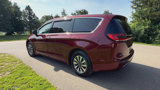 Used 2023 Chrysler Pacifica Touring-L image 3