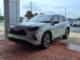 New 2025 Toyota Highlander XLE image 3
