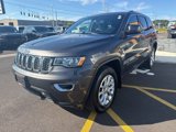 Used 2021 Jeep Grand Cherokee Laredo image 3
