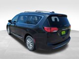 Used 2017 Chrysler Pacifica Touring-L image 4