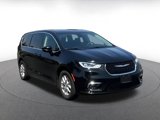 Used 2024 Chrysler Pacifica Touring-L image 2