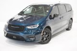 Used 2023 Chrysler Pacifica Limited w/ Uconnect Theater Family Group image 2
