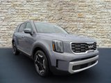 New 2025 Kia Telluride S image 2