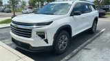 Used 2025 Chevrolet Traverse LT image 3