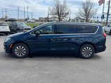 New 2025 Chrysler Pacifica Select image 4