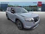 New 2025 Nissan Pathfinder Platinum image 3
