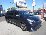 Used 2018 Toyota Sienna Limited Premium image 2
