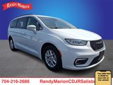 Used 2022 Chrysler Pacifica Touring-L image 3