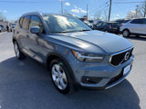 Used 2022 Volvo XC40 T4 Momentum image 4
