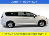 Used 2023 Chrysler Pacifica Touring-L image 6