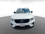 Used 2024 Volvo XC40 B5 Core image 2