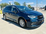 Used 2023 Chrysler Pacifica Touring-L image 2