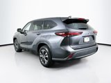 Used 2024 Toyota Highlander XLE image 5