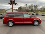 Used 2015 Chrysler Town & Country Touring-L w/ Driver Convenience Group image 6