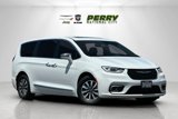 Used 2022 Chrysler Pacifica Limited image 2
