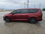 Used 2020 Chrysler Pacifica Touring w/ S Appearance Package image 3