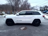 Used 2017 Jeep Grand Cherokee Altitude image 4