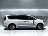 Used 2020 Chrysler Pacifica Limited image 5