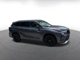 Used 2024 Toyota Highlander XSE image 2